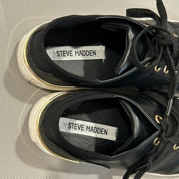 Steve Madden Faux Leather Laced Sneakers | Size 7 - Picture 6 of 7